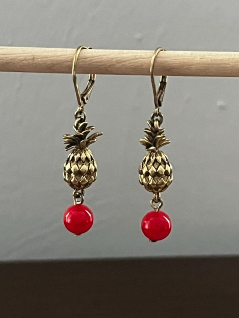 Pineapple Dangle Earrings Gold Tone Amber Rhineston Red Bead